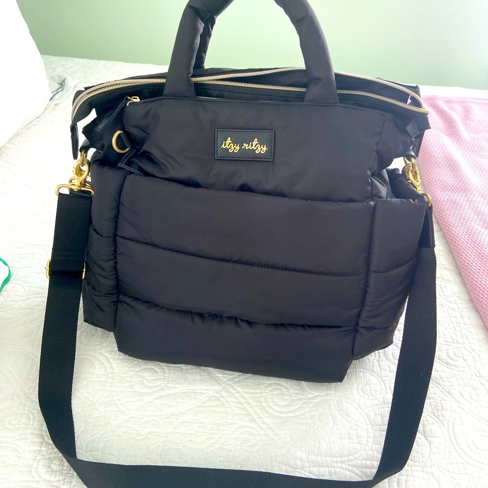 itzy ritzy— Dream Convertible Diaper Bag (Black)